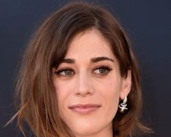 WHAT IS THE ZODIAC SIGN OF LIZZY CAPLAN?